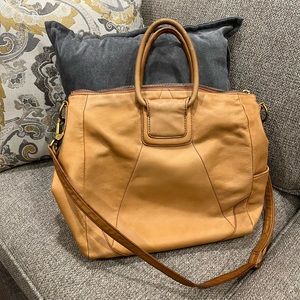 Vintage SHEILA HOBO. Smoke free/Clean. Looking for good home. 😁